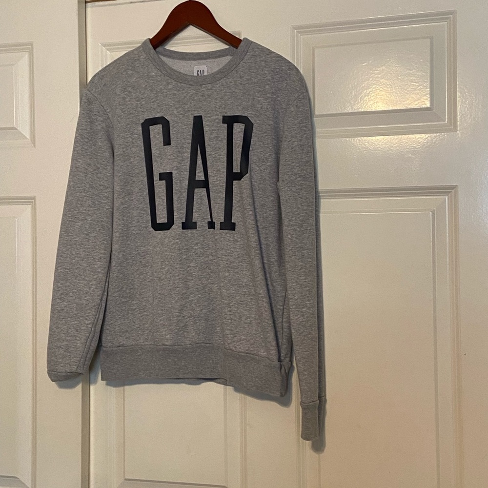 Gap sweater
